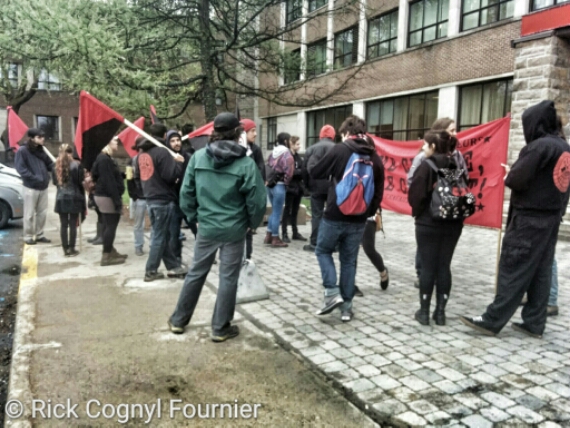 LIGNE DE PIQUETAGE COLLÈGE ROSEMONT: Solidarité avec les suspendu-e-s ! LIGNE DE PIQUETAGE COLLÈGE ROSEMONT: Solidarité avec les suspendu-e-s !