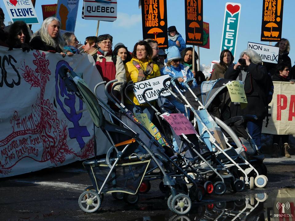 Femmes pour le Climat et la Vie : Mur de femmes contre les oléoducs et les sables bitumineux